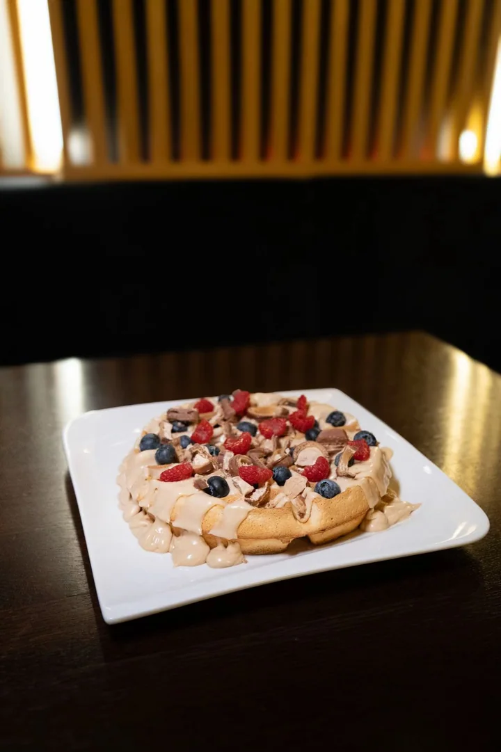Frisch belegte Pizza im Black Sheep